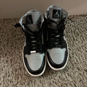 Air Jordan Mid 1 SE